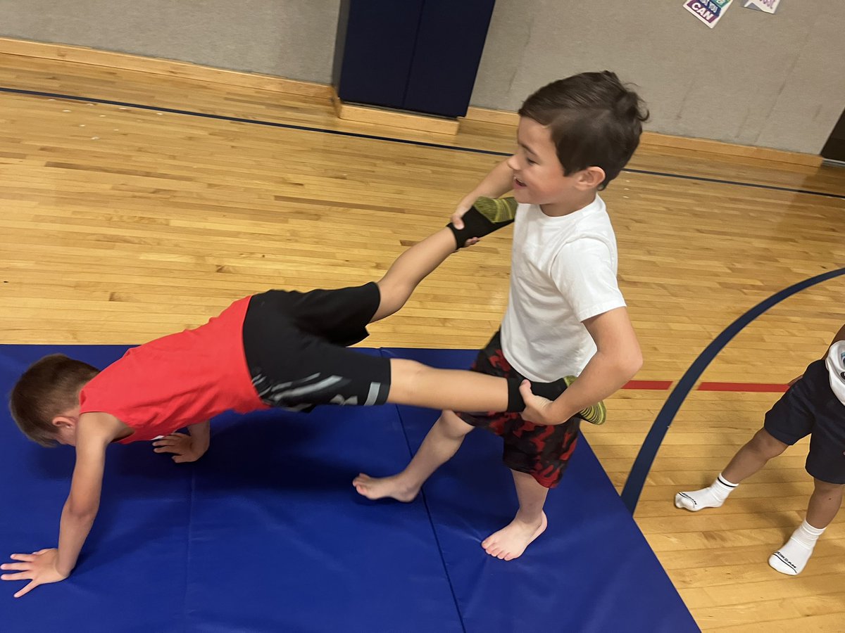 MrFisher19's tweet photo. Kinder wheelbarrow challenge @StoryFalcons https://t.co/gFKQ9pFqIb