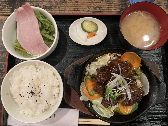 3 pic. ひっさびさ！化粧した！🤫

化粧しなさすぎてやばかった🥹

ちょっとオシャレなカフェで
Lunch🍴
最高すぎた✌️ https://t.co/l6t1a0zVTA