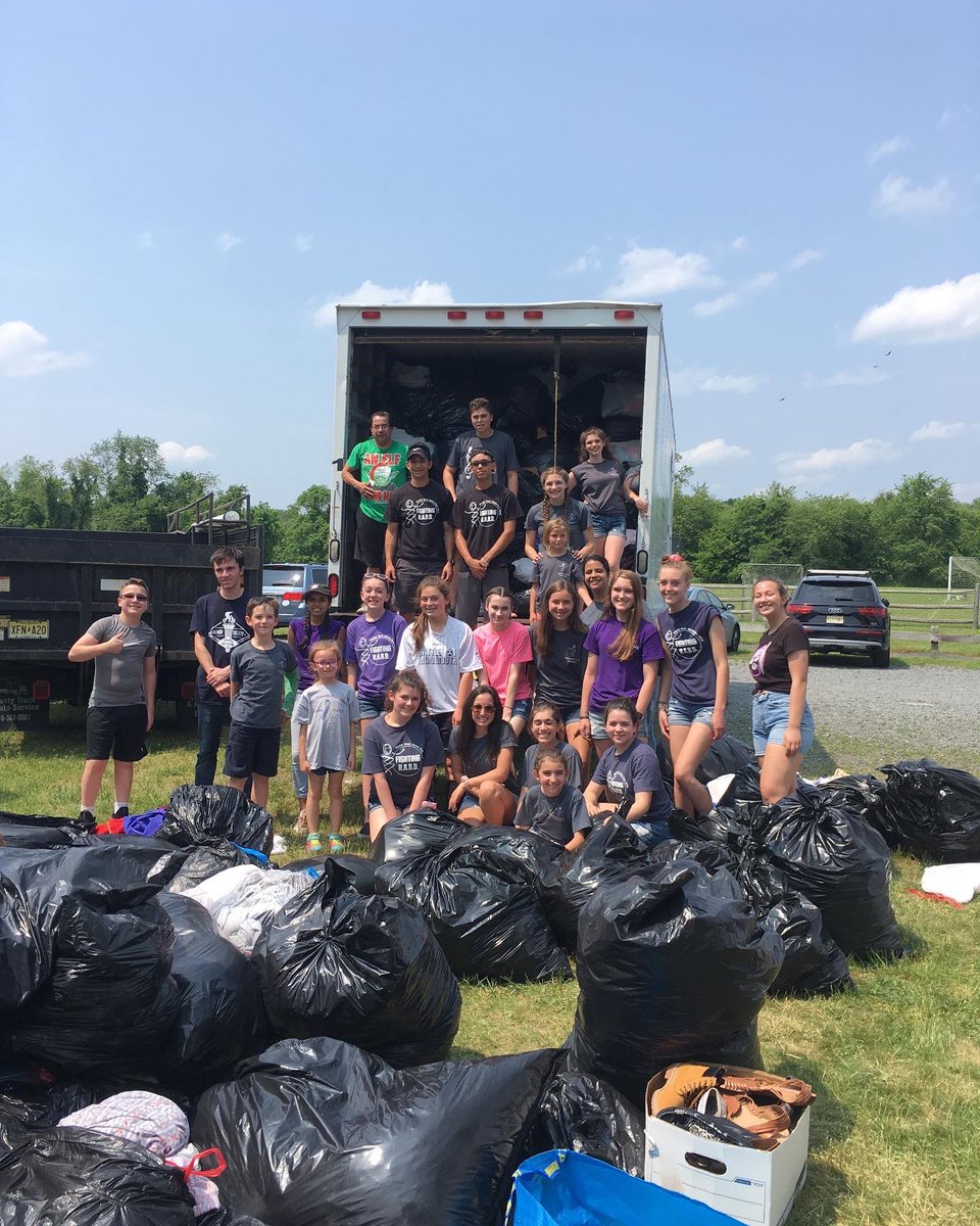 FightingHARD2's tweet photo. WE ARE 6 DAYS AWAY! 🥳 Are you joining us for our 5th annual clothing drive?

Today, we are looking back at our favorite pictures from our last drive in 2019. Although it may look slightly different, we are SO happy to come together to raise funds for our Fighting HARD kiddos ☺️ https://t.co/HSfI92dYcz