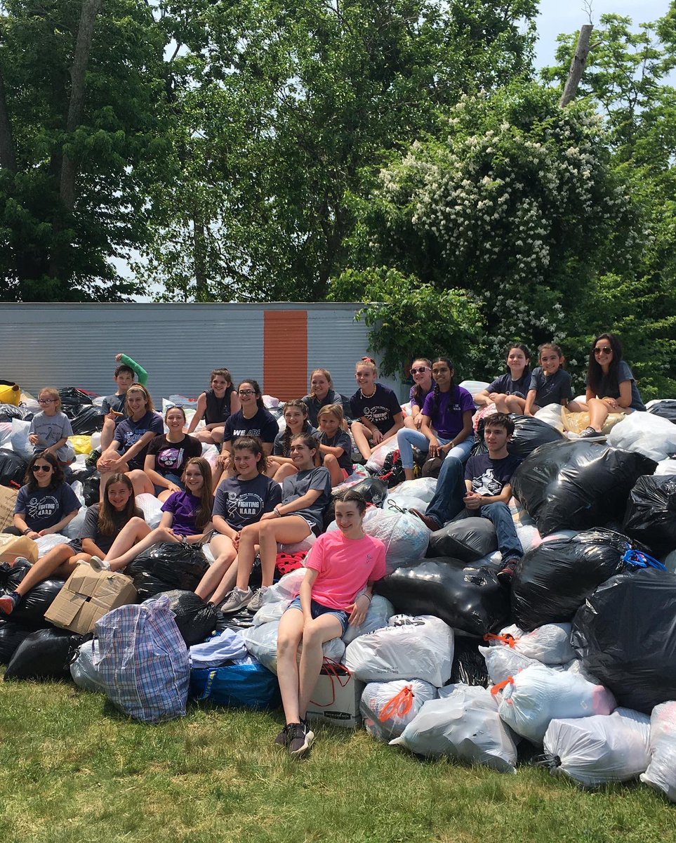 FightingHARD2's tweet photo. WE ARE 6 DAYS AWAY! 🥳 Are you joining us for our 5th annual clothing drive?

Today, we are looking back at our favorite pictures from our last drive in 2019. Although it may look slightly different, we are SO happy to come together to raise funds for our Fighting HARD kiddos ☺️ https://t.co/HSfI92dYcz
