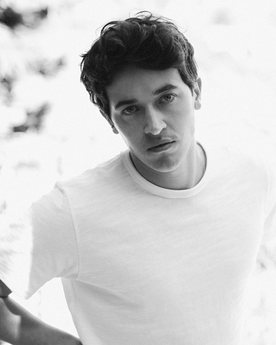 TheHungerGames's tweet image. Snow lands on top. @TomBlyth has been cast as Coriolanus Snow in The Hunger Games: The Ballad of Songbirds and Snakes – Arriving in theaters November 2023