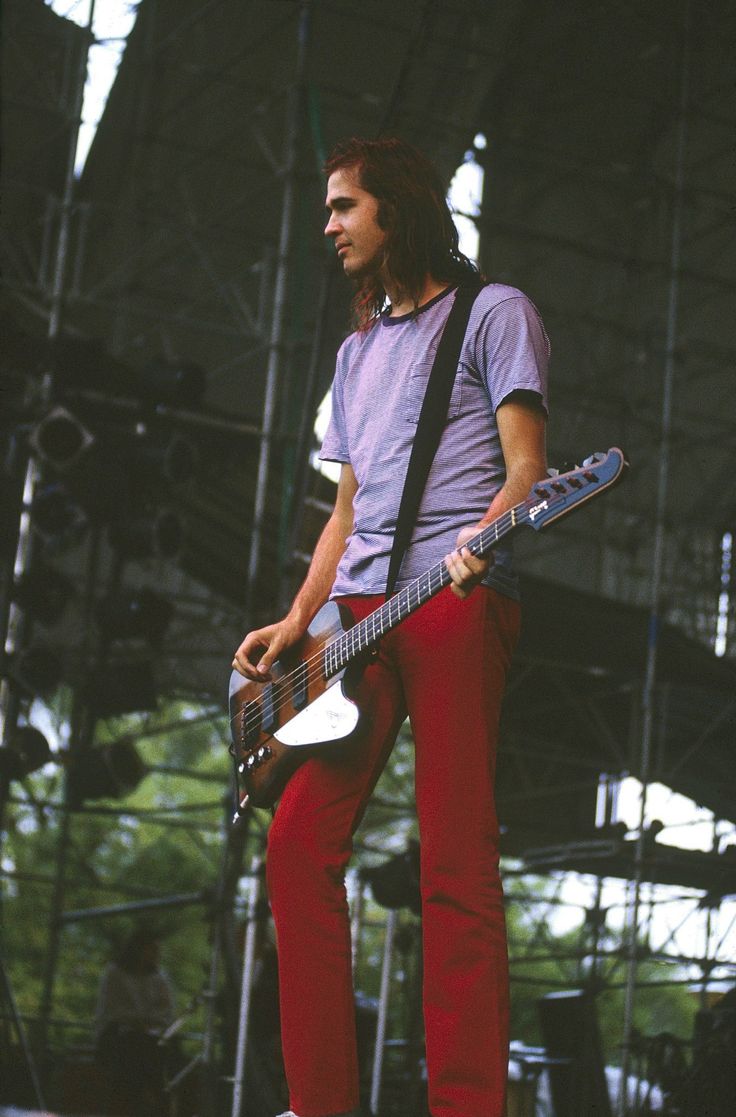 Happy birthday to Krist Novoselic, i hope that he is having a beautiful great day 