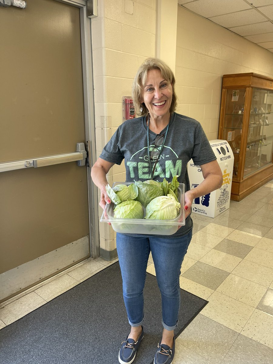 Diana_IGuerra's tweet photo. And that’s a wrap! Year 5️⃣ of Green Team is complete! We love to see how much our garden 🪴 grows every year all because of our hard working students. @NISDWWT @BrendaWinters18 @jessicagkelley @LizetteWWTECC @CPWWTECSE #soilsisters https://t.co/TpecjcQmrI
