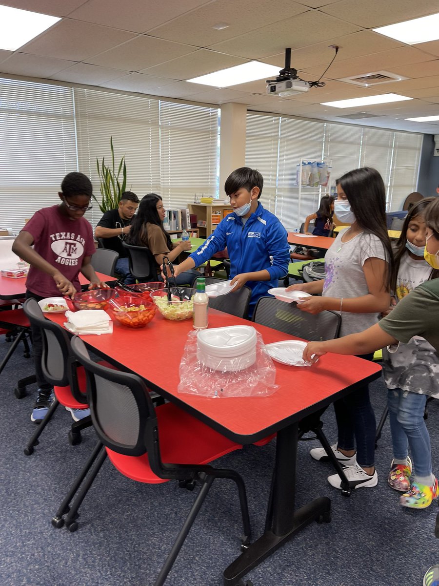 Diana_IGuerra's tweet photo. And that’s a wrap! Year 5️⃣ of Green Team is complete! We love to see how much our garden 🪴 grows every year all because of our hard working students. @NISDWWT @BrendaWinters18 @jessicagkelley @LizetteWWTECC @CPWWTECSE #soilsisters https://t.co/TpecjcQmrI