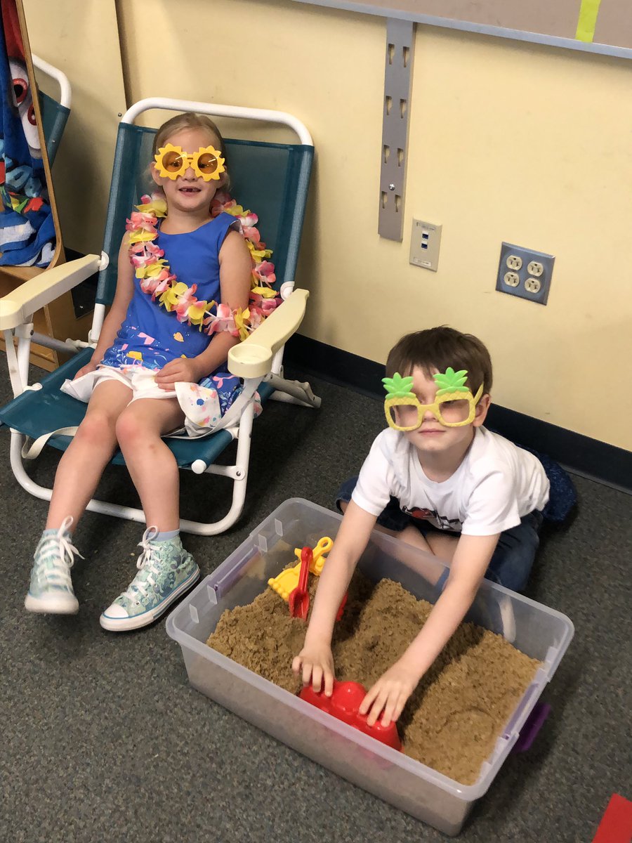 ehoodWES_FCPS's tweet photo. Have I lost it setting up new application centers with only 15 days left? Nah! This is what student engagement looks like! I sure do love these kids! #oneteamwes #room322 #prioritizeplay https://t.co/097C1ekdhw