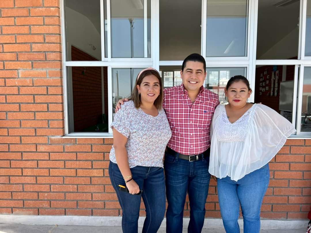 ICIFED's tweet photo. En visita de supervisión, nuestro Dir Gral @julio_long11 reafirmó su compromiso por trabajar en beneficio de la comunidad escolar coahuilense, mejorando la infraestructura física educativa en las escuelas de nuestro Estado. 

@mrikelme
#FuerteCoahuilaEs💪🏻
#MejoraEnTuEducación✅ https://t.co/FDupyuA96x
