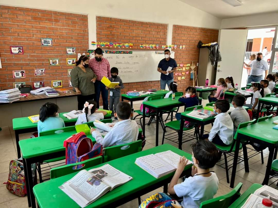 En visita de supervisión, nuestro Dir Gral <a href="/julio_long11/">JULIO LONG</a> reafirmó su compromiso por trabajar en beneficio de la comunidad escolar coahuilense, mejorando la infraestructura física educativa en las escuelas de nuestro Estado. 

<a href="/mrikelme/">Miguel Riquelme</a>
#FuerteCoahuilaEs💪🏻
#MejoraEnTuEducación✅