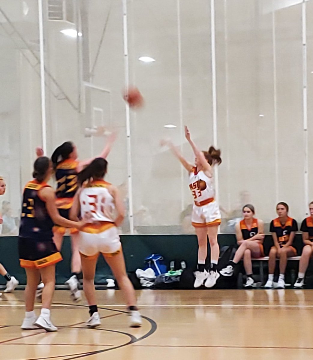 TylerJamesBates's tweet photo. Welcome to the #OhioSummerShowcase! 

👉Reagan Riggenbach        
🎓Class of 2025 
📏5’6 Guard 
🏫Wadsworth 
📱@reaganrcr 

Players can register at:
https://t.co/DrbJnvf1qi
Event is filling quickly! https://t.co/AmK24AHywz
