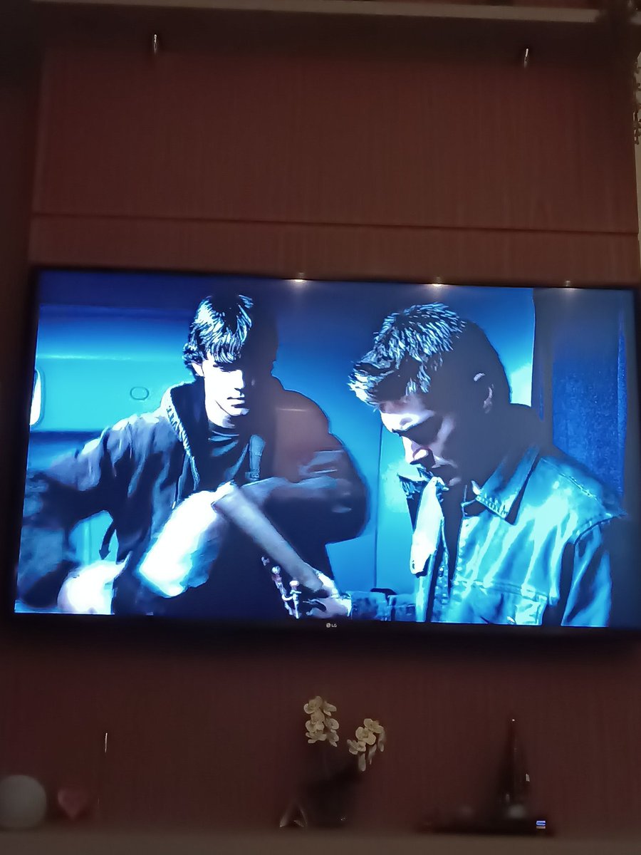 kelthylima's tweet photo. Pela 5° vez... Mas como se fosse a 1° .... 💜💜💜 #Supernatural https://t.co/vDIcFc3F3C
