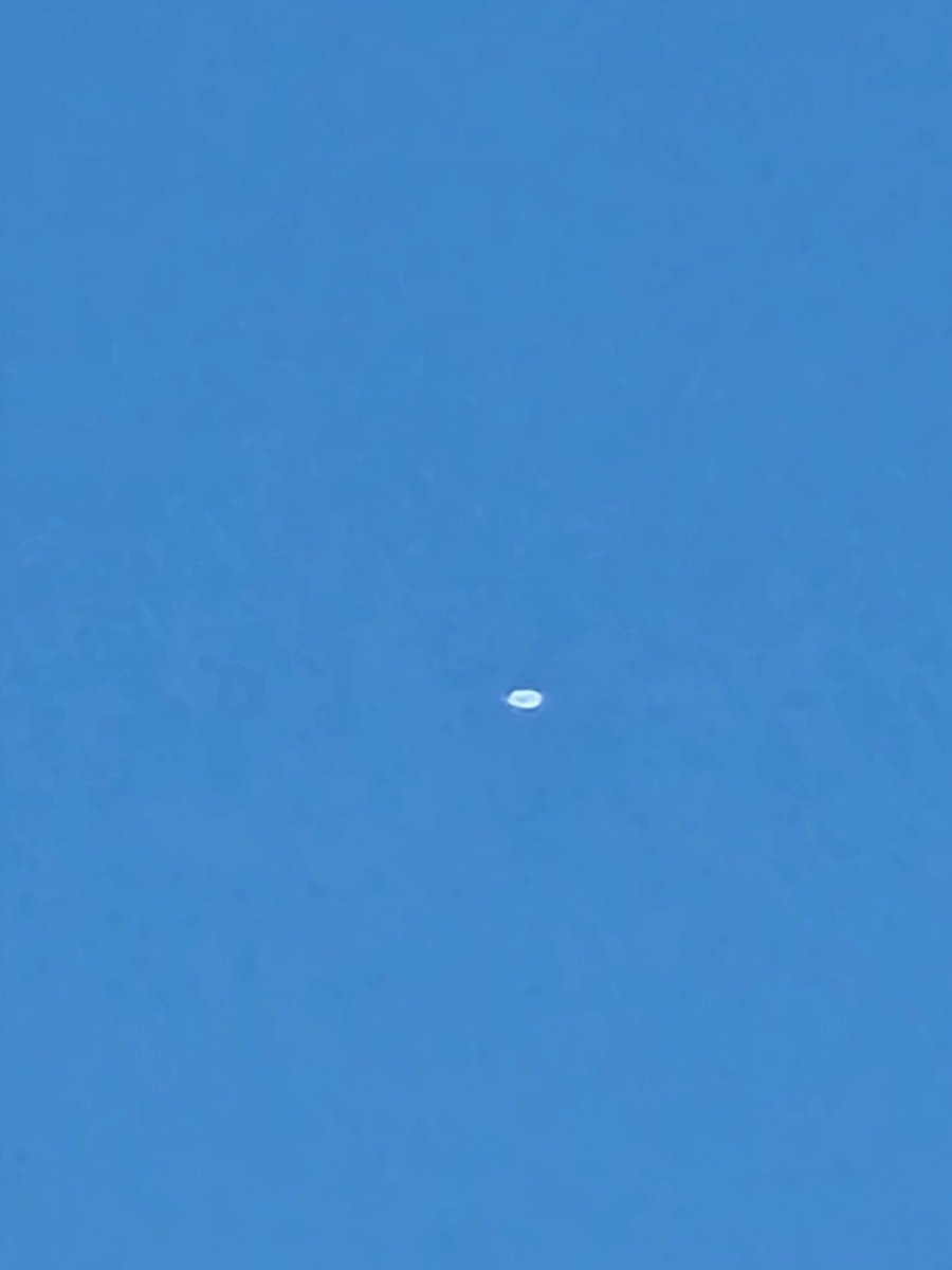 rosspro's tweet photo. @MarcWeinbergWX is there a weather balloon visible in there area? This has been visible in the ESE sky for hours? If it is a weather balloon, do you know what maybe they're observing? https://t.co/rur8HascLu