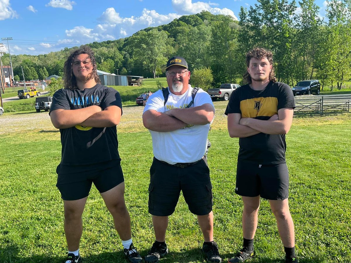 PVTrackField's tweet photo. Congratulations to @wisecup_roman (2nd place) and Reid Lanham (3rd place) on advancing to the Regional Track Meet next week at Southeastern in the Discus throw! #PaintValleyProud #SOSA #SVCSportsTalk @SOSAOhio @seohtandf @SVCSportsTalk https://t.co/VEp5AJykEq