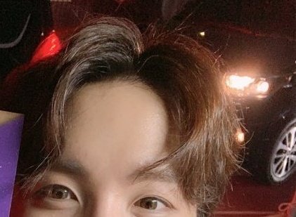 kjcelest's tweet photo. acho tão fofo o jeito que os detalhes do hoseok sempre formam um coração https://t.co/wS7Rfl34vw