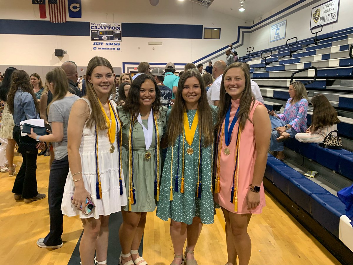 comets_softball's tweet photo. Great to see our seniors putting in the hard work not only on the field but in the classroom too!!! Congrats ladies!!!! https://t.co/cXPeEfYqIZ