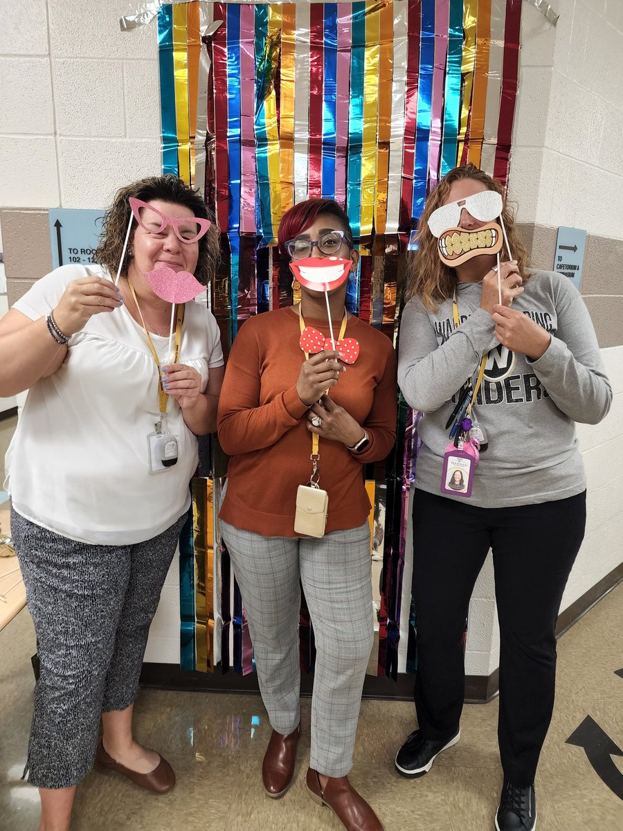HCBBadger's tweet photo. It was picture day #TheJWCS @CB_WCS @msmarshall40 these ladies!! https://t.co/kNB9W3Gtoy