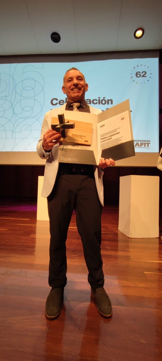 Energetica2030's tweet photo. #OrgulloEnergética2030 Hoy nuestro proyecto: Política, regulación y mercados, dirigido por el profesor John García, recibió el Premio Anual de Investigación en la categoría Investigación de mayor impacto del año, entregado por @EAFIT en el marco del Día del Profesor ¡Gracias 🎉! https://t.co/5CSaEMxyca