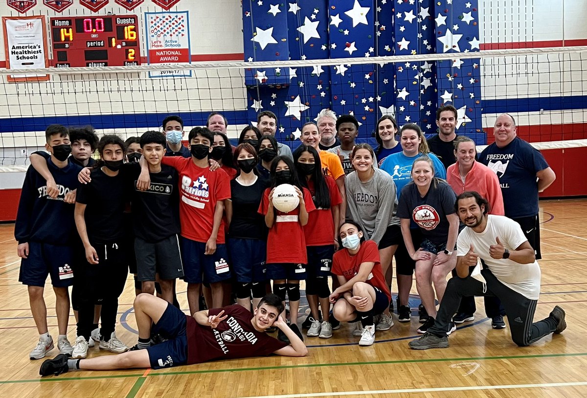 BrianJamesWilms's tweet photo. Freedom Staff vs. 8th Grade Volleyball Teams! ❤️🏐❤️ 
Go Patriots! @FreedomD100 @BerwynSouth100 https://t.co/lYt7HOXzF5