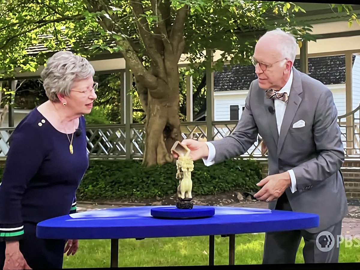 BillyeBHarris's tweet photo. I believe I’d use it as a #treasure box to contain its $40,000 value #AntiquesRoadshow @RoadshowPBS @LarkMasonArt #BooksOfKnowledge https://t.co/7BxVEwktQa