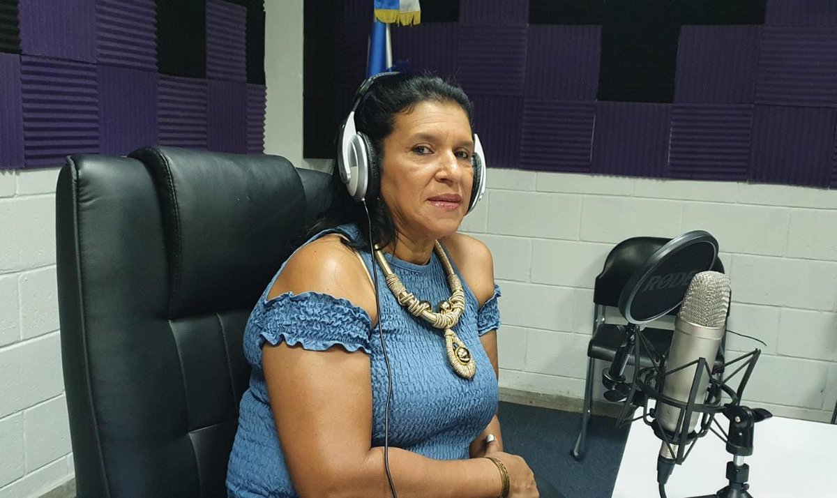 DeportesC10's tweet photo. Hoy en #LaSegundaRadio, @rsv969, la presidente del equipo de #RacingJr, Ileana de Cerna, luego del empate en las semifinales de occidente, en contra de #ADInterSanSalvador.
#LaSegundaxC10🏆⚽️ https://t.co/MGqcBav4qg