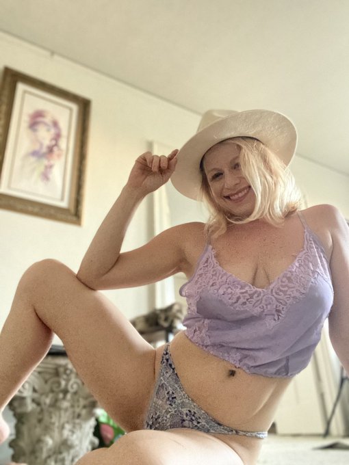 #HOWDY 🤠 https://t.co/6iRgRO4ng6<a href="/tag/howdy"class="tags">#HOWDY</a>