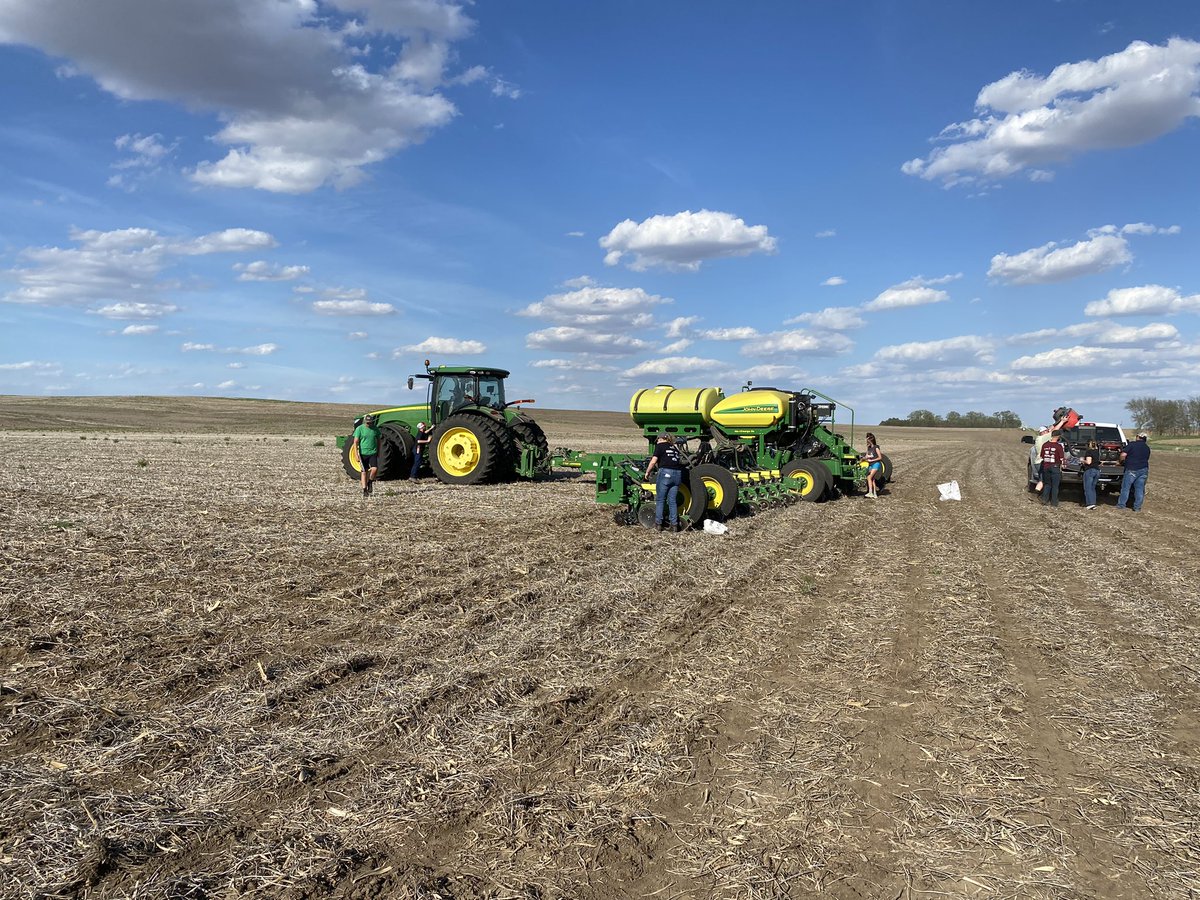 brettscholting's tweet photo. Great plot outside Laurel with @LCC_FFA and @J_Mfarms! 

@AgriGold #Plant22 https://t.co/KPhgP9QzZt