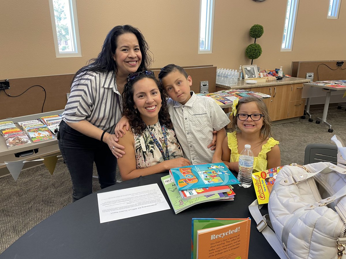 aliyahcloud's tweet photo. What a joy it is to celebrate student success with these proud parents!! Our English learners have grown so much this year. We’re grateful that we get to partner with parents to help these students shine 🤩 #QCLeads #QCUSD #StudentSuccess #EnglishLearner https://t.co/tIr2UgplQP