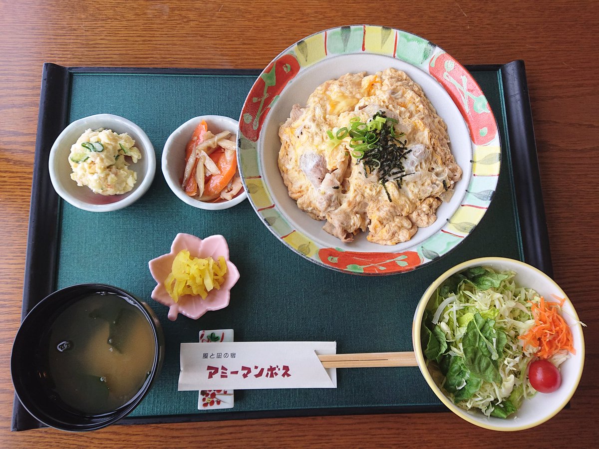 Amy_monbos's tweet photo. おはようございます☁️
曇りで少し肌寒いですね。
5/17(火)、5/18(水)のランチはは親子丼もご用意しています。
よろしくお願いします🙏 https://t.co/CJfoNIEMNZ