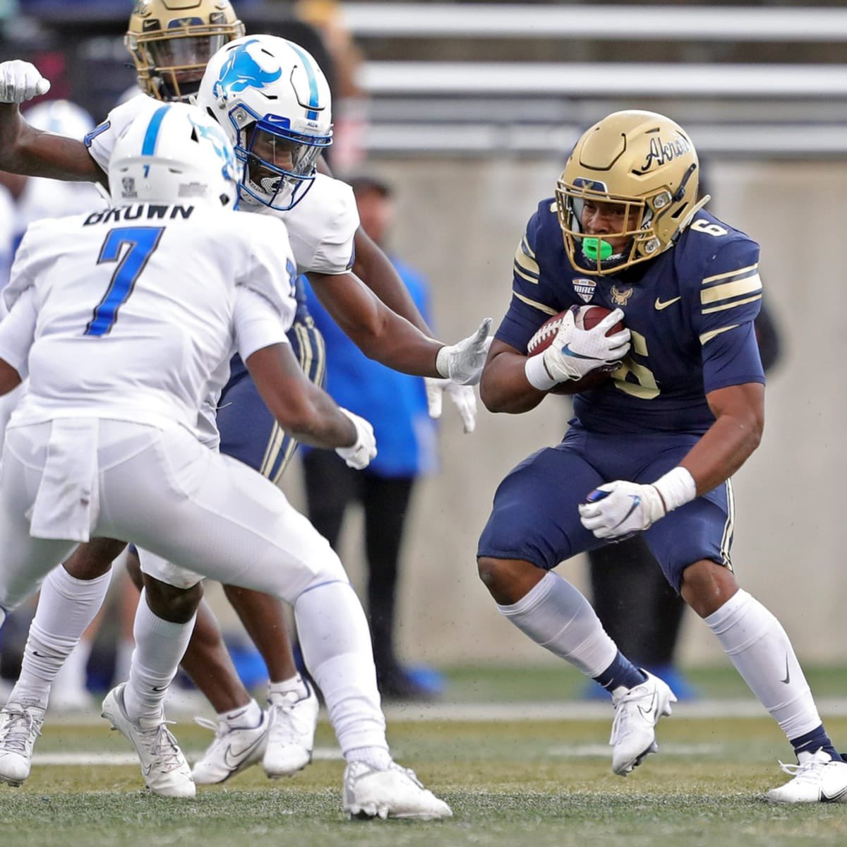marcnavejr's tweet photo. I’m am honored to receive my first division 1 offer from the university of Akron!💙💙#Gozips https://t.co/yNfA6faFA0