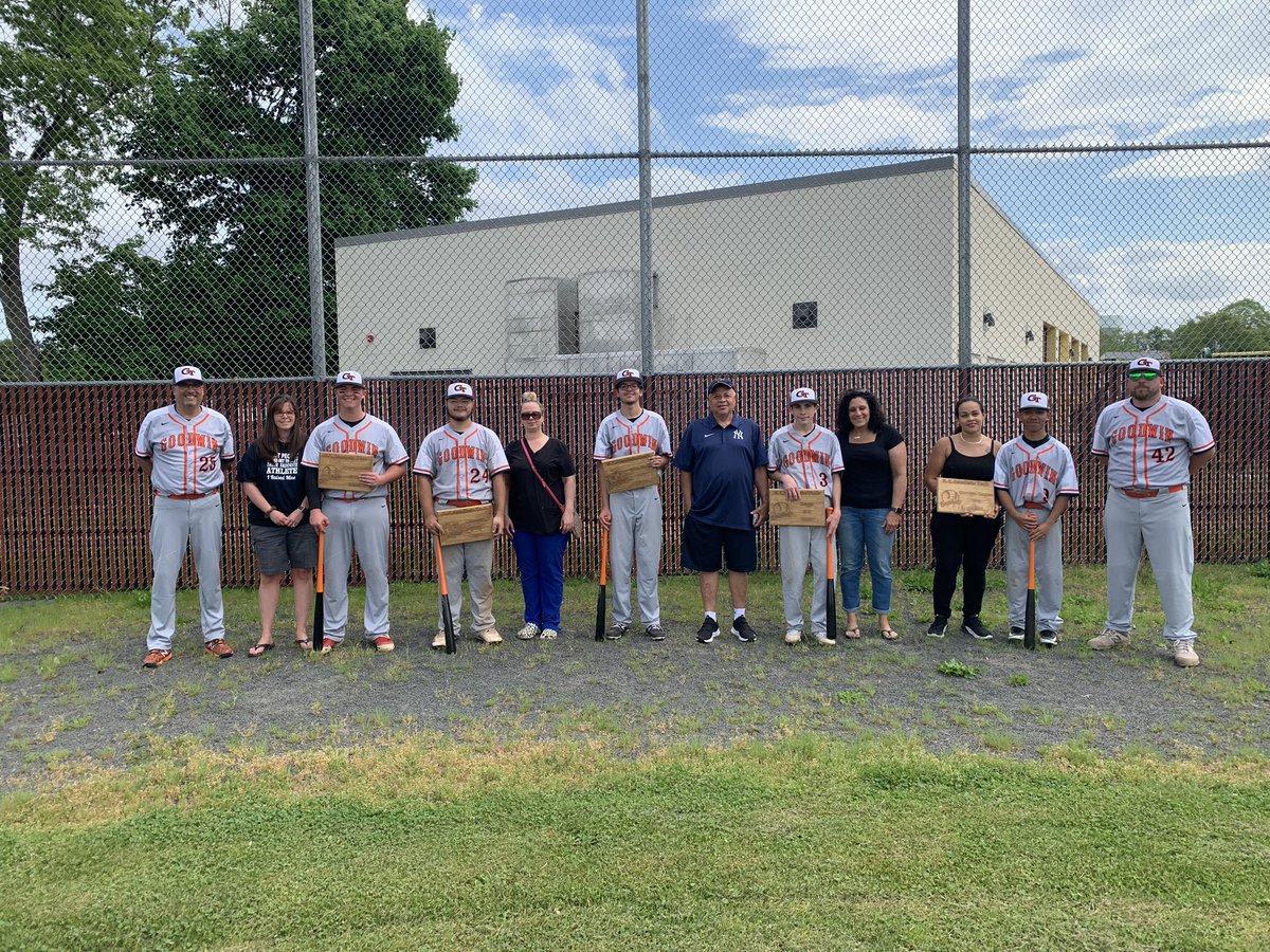 GoodwinBasebal1's tweet photo. Senior day! https://t.co/8Quslr4UKl