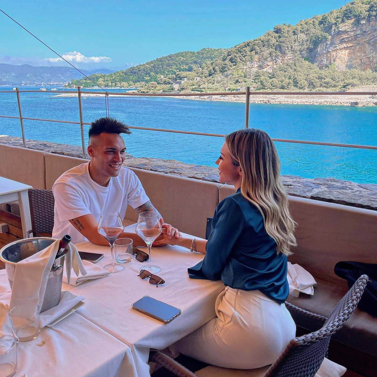 TNTSportsAR's tweet photo. A esta pareja dámela SIEMPRE 😍🇦🇷
📸 Lautaro Martínez https://t.co/Kw9DWOvaLo
