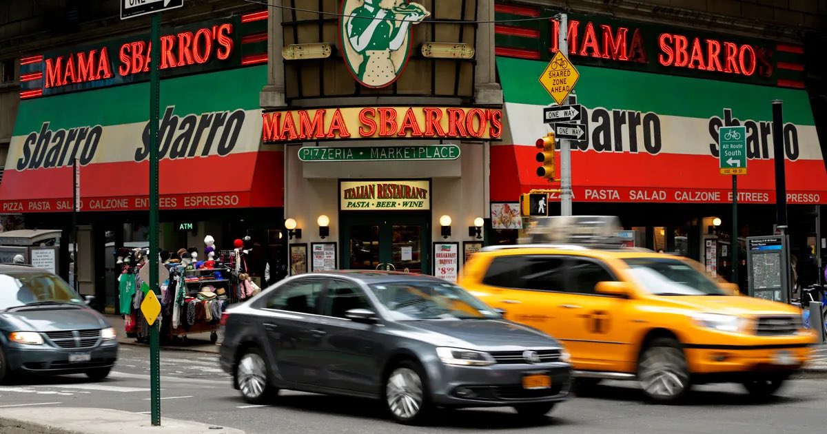 apewoodx's tweet photo. If anyone is going to NY for the first time for NFT NYC… make SURE you get a classic NY slice from this place. A must-go everytime https://t.co/TePW8GsSuv