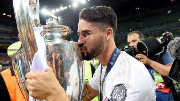 MadridXtra's tweet photo. 🇪🇸 Isco for Real Madrid: 

• 356 Games🤍
• 18 Trophies🏆 (4x UCL)
• 53 Goals⚽️
• 56 Assists🎯

Another legend says goodbye🤍 https://t.co/GDdYDlZ75f