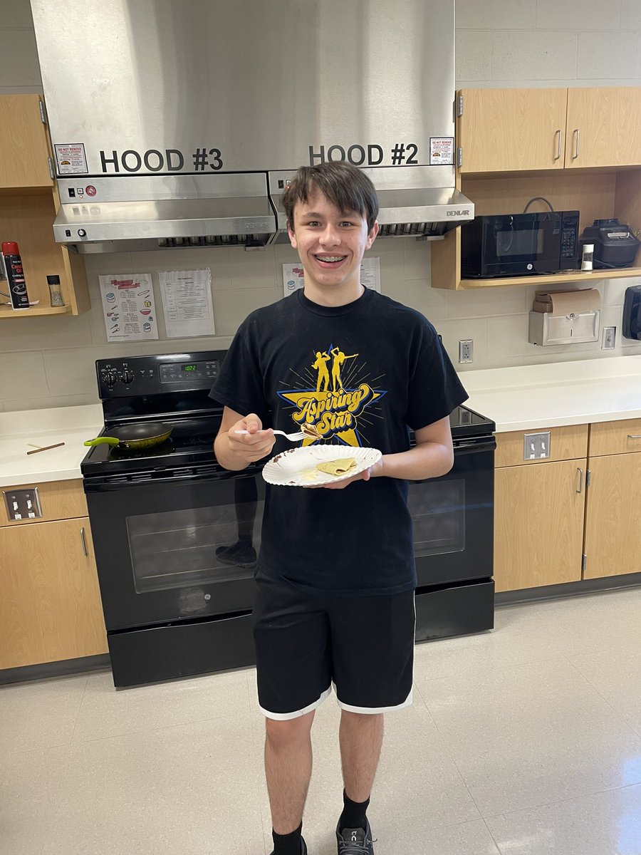 mswiesley's tweet photo. La journée des crêpes 2022 était un succès! -pt1
Crêpes were a success today! @ColbertJust https://t.co/Qtn0eyBjb7