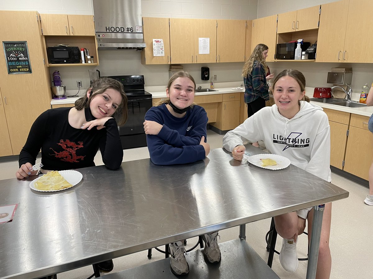 mswiesley's tweet photo. La journée des crêpes 2022 était un succès! -pt1
Crêpes were a success today! @ColbertJust https://t.co/Qtn0eyBjb7