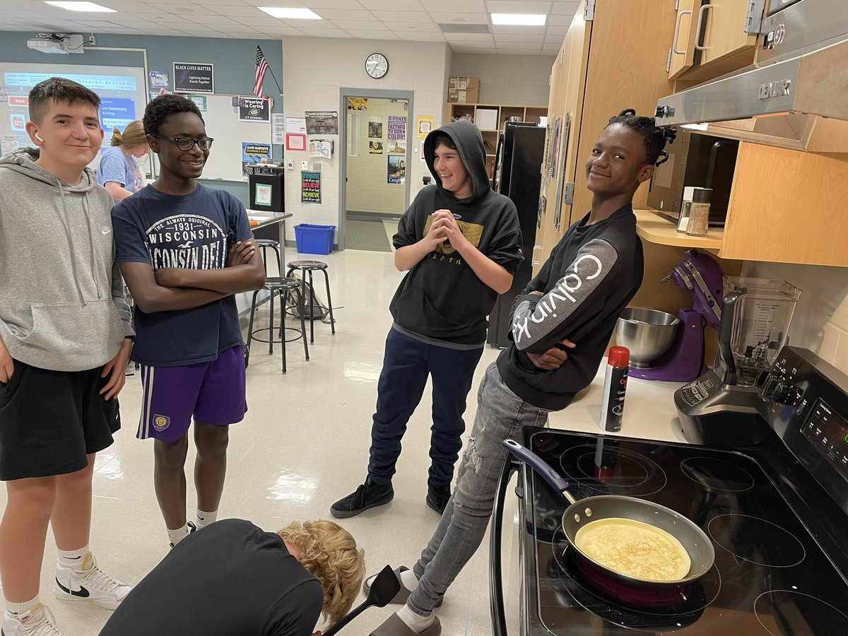 mswiesley's tweet photo. La journée des crêpes 2022 était un succès! -pt2
Crêpes were a success today! @ColbertJust https://t.co/ZzdHPsQE0r