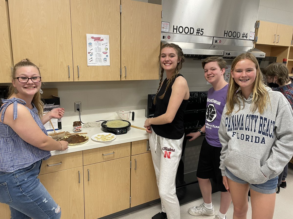 mswiesley's tweet photo. La journée des crêpes 2022 était un succès! -pt2
Crêpes were a success today! @ColbertJust https://t.co/ZzdHPsQE0r