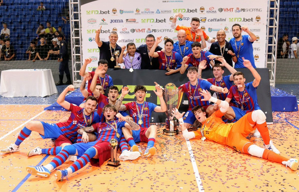 entorno5x5's tweet photo. 🏆 Mundial de clubes Sub-21 🌍
🗞️ El @FCBfutbolsala "B" 💙❤️ se proclama CAMPEÓN DEL MUNDO de clubes 🥇. ¡Enhorabuena! 👏🏻
➡️ @marti_antolin, #PLopez, #RGomez, #AGarcia, #AVendrell, #AOrtas, @puchyy11_, #RSanchez, #ATapias, #IFernandez, @muineloo_, #NMarron y etiquetados... ↙️ https://t.co/3eCxyn15io