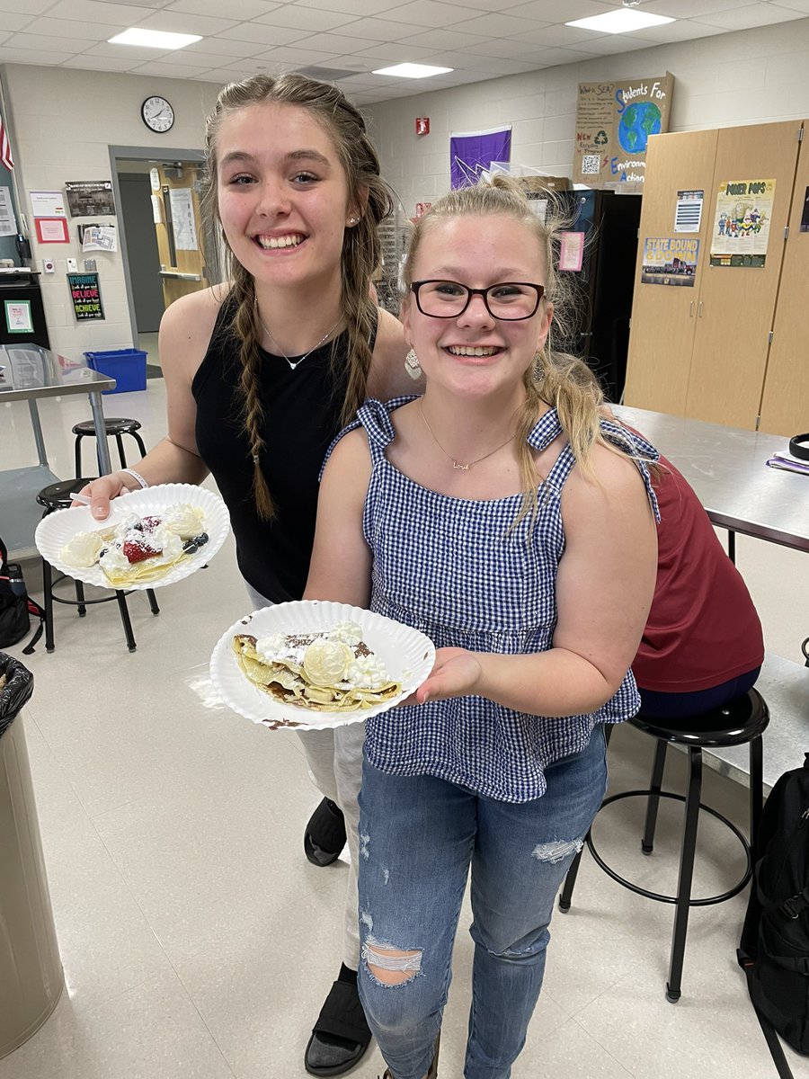 mswiesley's tweet photo. La journée des crêpes 2022 était un succès! -pt3
Crêpes were a success today! @ColbertJust https://t.co/tHuXRZq81F