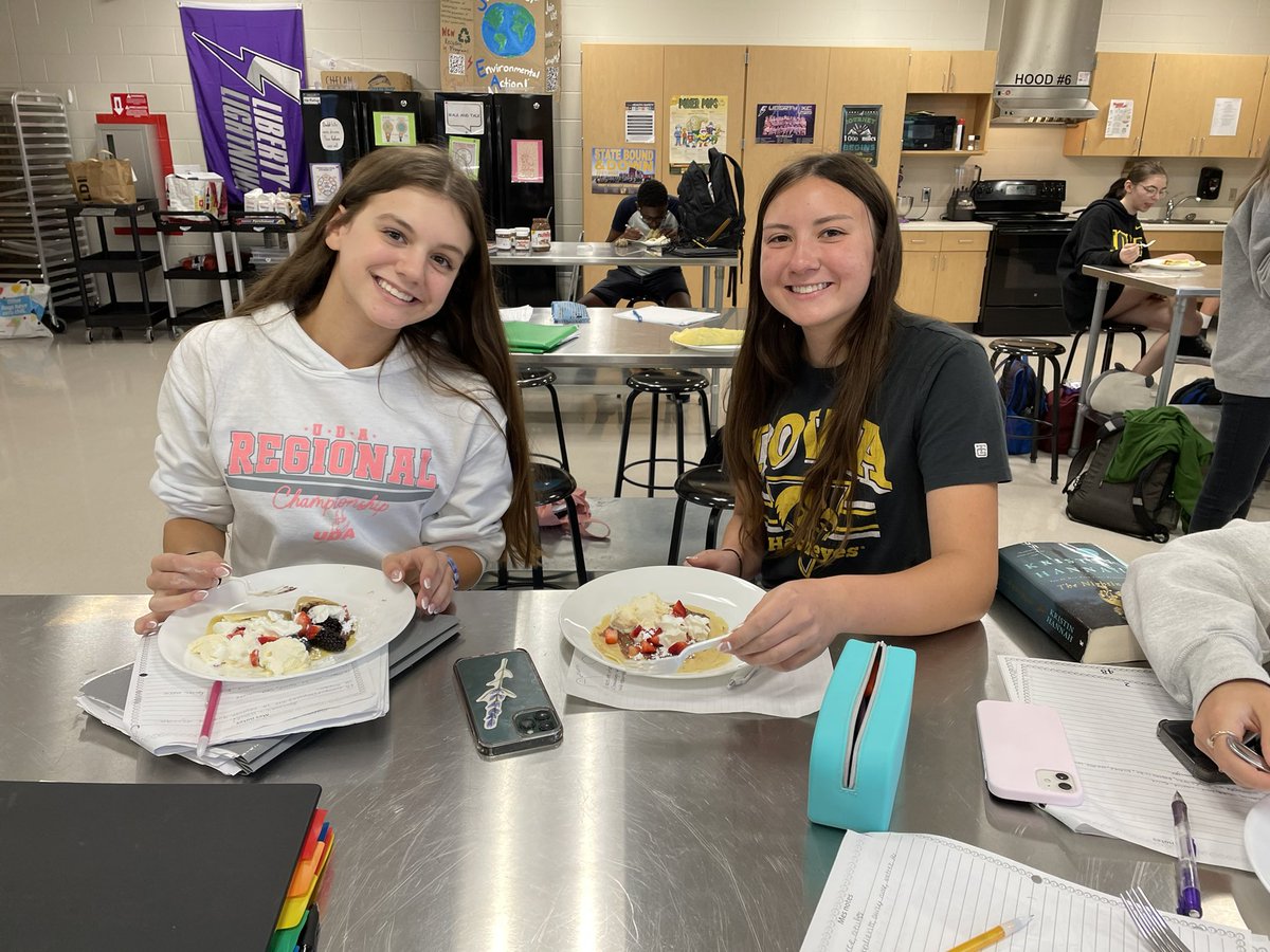 mswiesley's tweet photo. La journée des crêpes 2022 était un succès! -pt3
Crêpes were a success today! @ColbertJust https://t.co/tHuXRZq81F