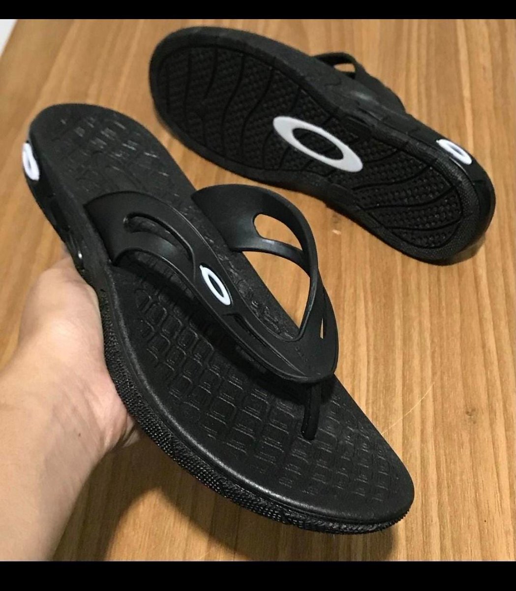 Dkm0002's tweet photo. Dia dos namorados chegando , chinelo da Oakley seria uma ótima opção de presente para o Mozão ?

Whatsaap pra pedidos 98145-6771 https://t.co/pafWHtWbhZ