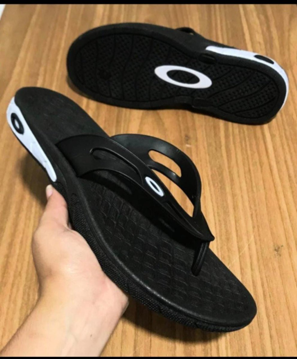 Dkm0002's tweet photo. Dia dos namorados chegando , chinelo da Oakley seria uma ótima opção de presente para o Mozão ?

Whatsaap pra pedidos 98145-6771 https://t.co/pafWHtWbhZ