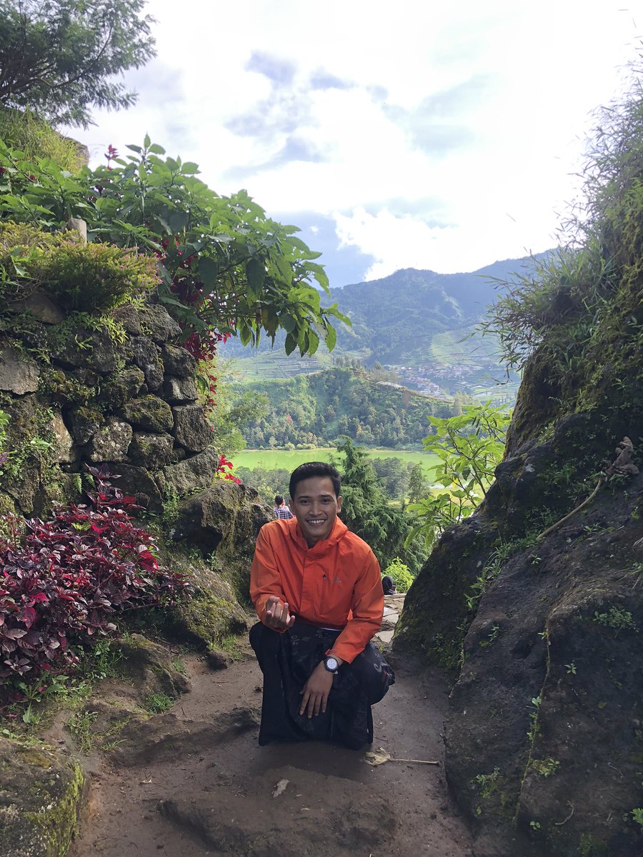 sakedur28's tweet photo. Ada alam yang harus dijaga dan hati yang perlu dirawat https://t.co/3M0GITeEQt
