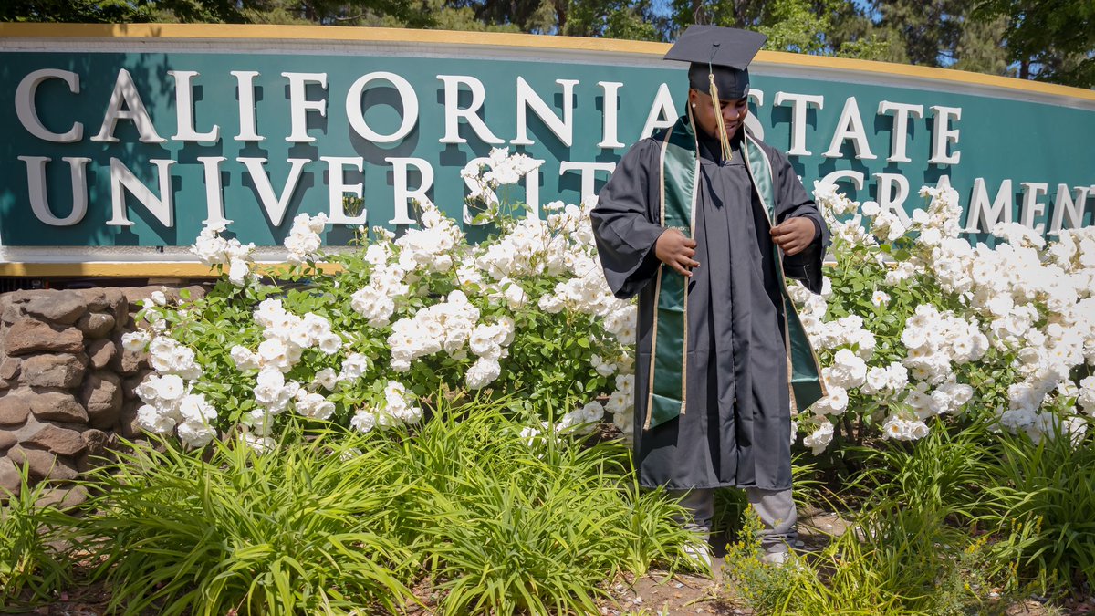 brandonbailey_b's tweet photo. Momma I made it! First-Generation college graduate with a B.A in journalism. Let the next chapter begin 📖 https://t.co/1tBGRrLkr3