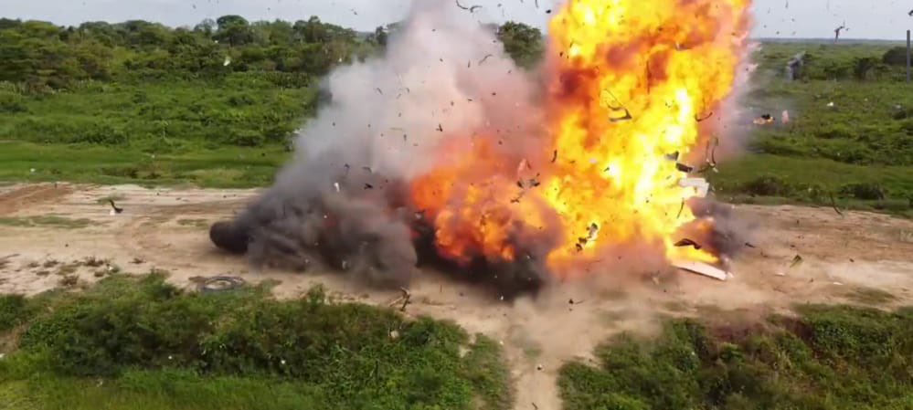 FANB desplegada en todo el territorio nacional en la destrucción de pistas clandestinas e ilegales !!