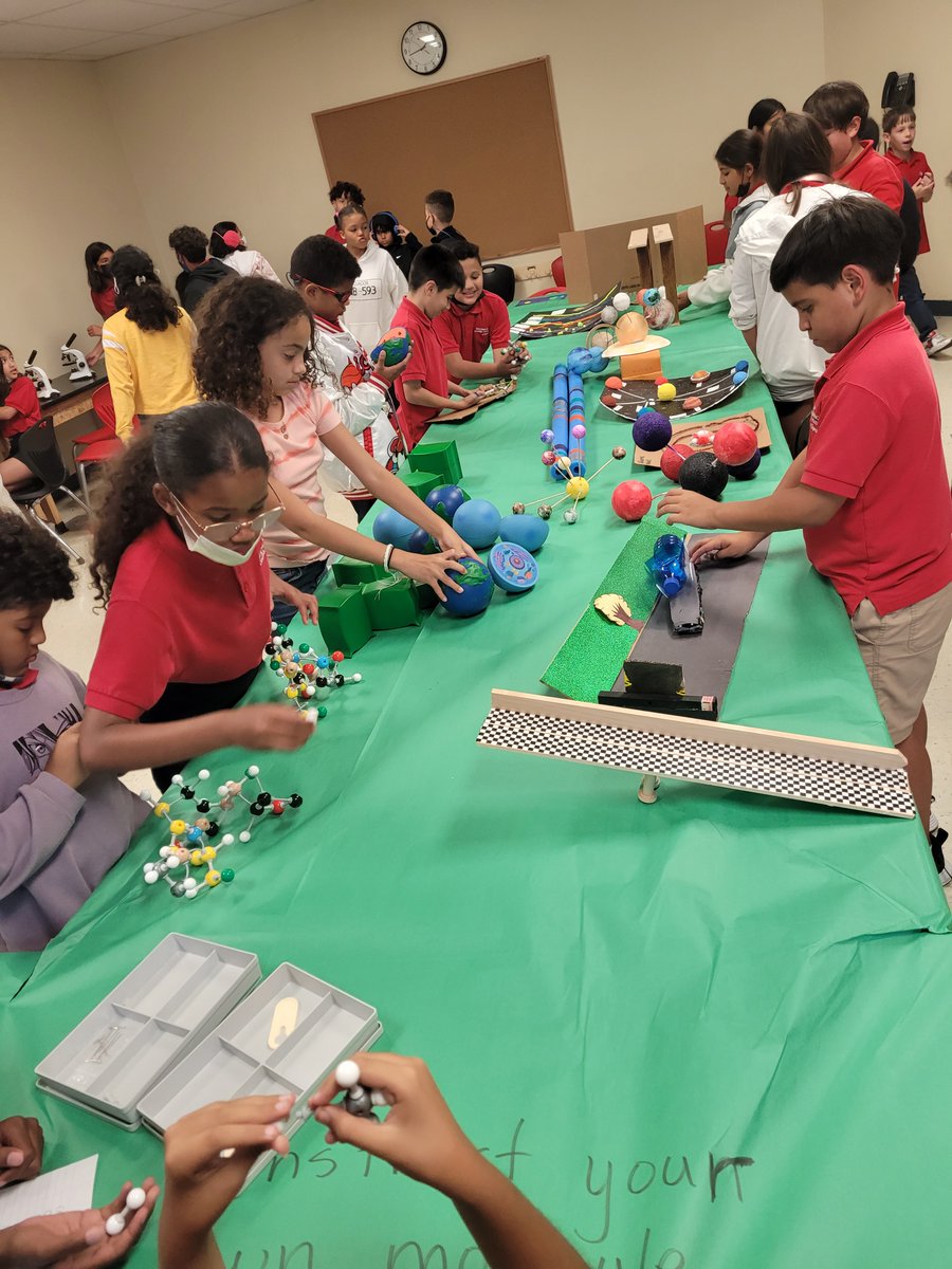 RECSTapestry's tweet photo. On Friday 5th grade visited a Middle School science classroom. They observed different cells & unicellular organisms through microscopes, explored different models and created their own molecules. #CSUSAToday #TITANPRIDE #TitanScience https://t.co/JitN8zEXOb