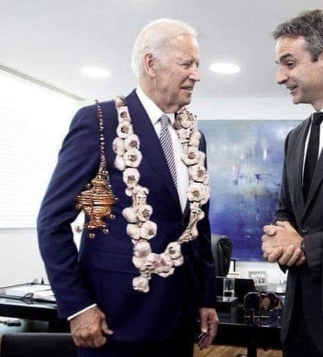 FS6B7-uWIAQzc38?format=jpg&name=small