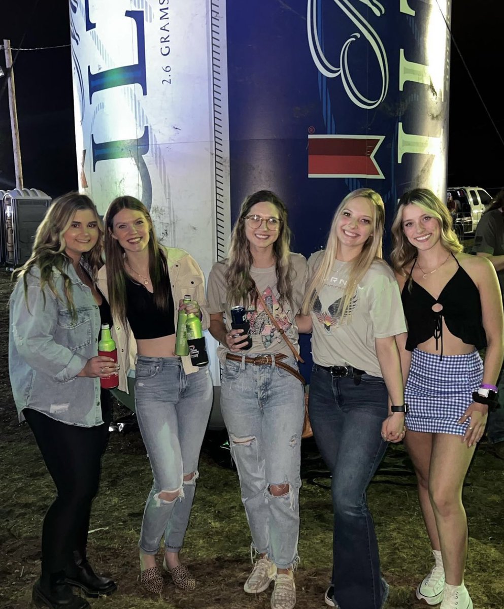 Meg 😎 tweet media