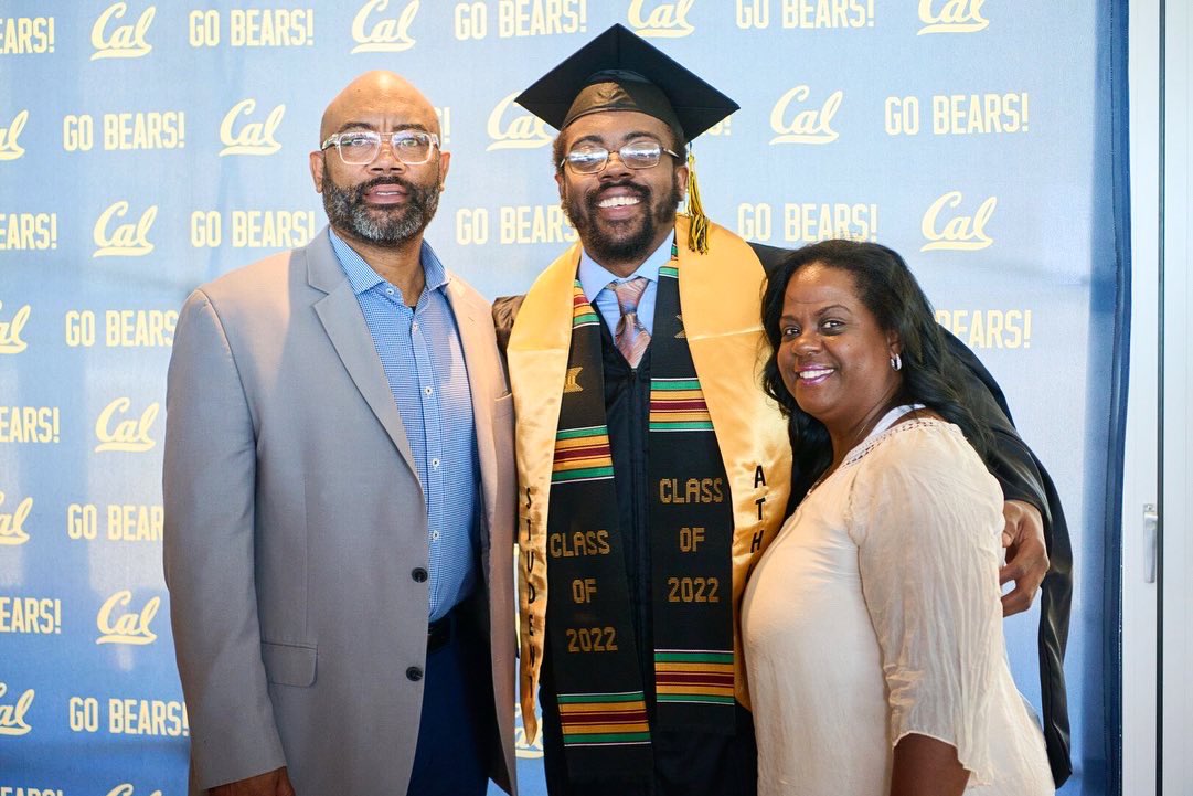 CalAthletics's tweet photo. Officially Graduates of the #1 Public University! 🐻🎓🎉

Congrats to our 2022 golden bears for life! #GoBears https://t.co/5QMjUsJnL6