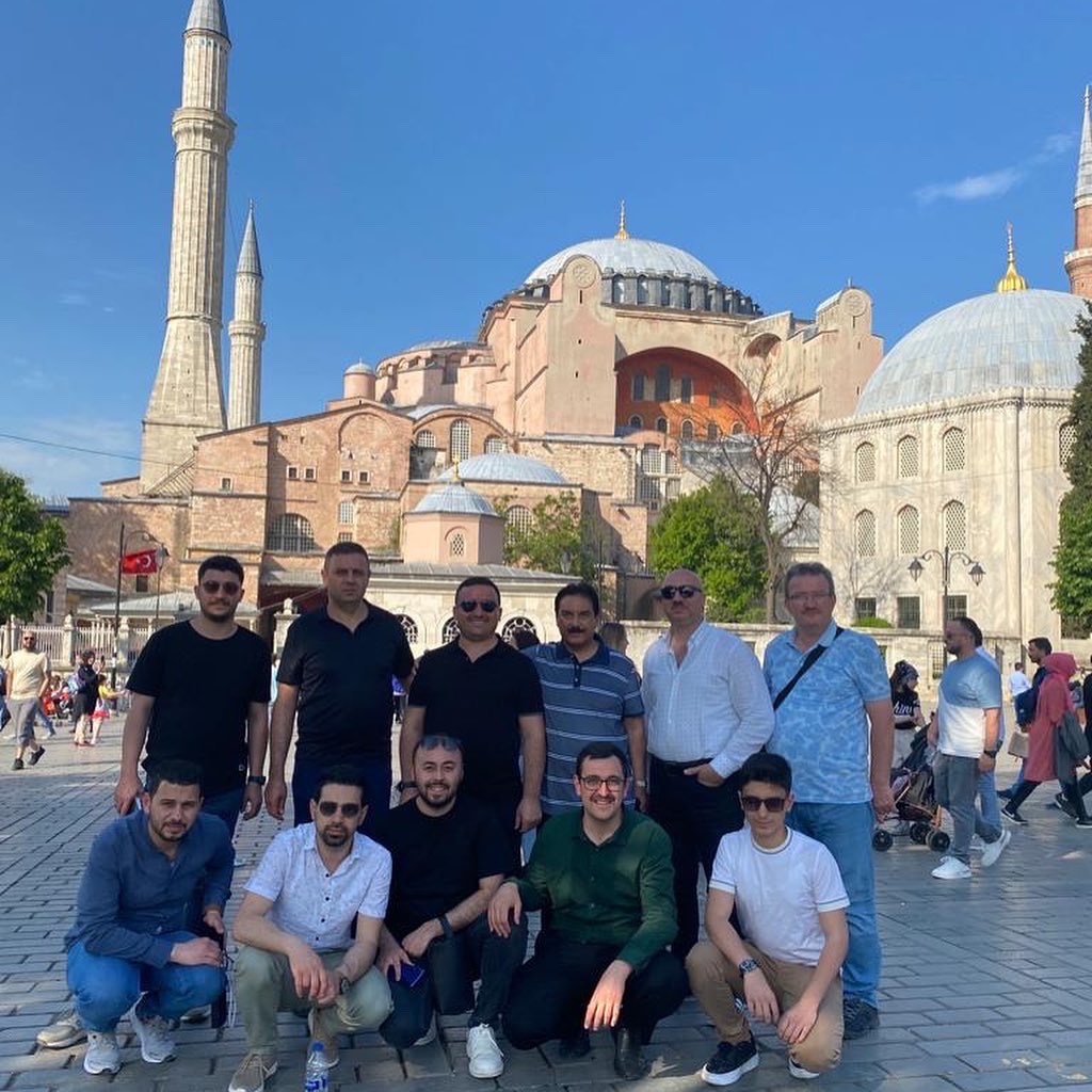 _MustafaALTIN_'s tweet photo. Çekirdek kadromuzla gerçekleştirdiğimiz “Kültürel ve Tarihi İstanbul Gezisi” ile moral ve motivasyonumuzu tazeledik. 

Allah birlik ve beraberliğimizi daim etsin…

#altıninşaat 
#temelindegüvenvar 
#altınherzamankazandırır #bizimbaşarımızsizinyuvanız https://t.co/7Zl4vARsLb