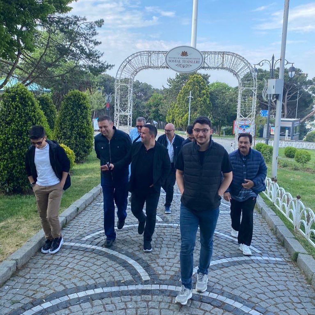_MustafaALTIN_'s tweet photo. Çekirdek kadromuzla gerçekleştirdiğimiz “Kültürel ve Tarihi İstanbul Gezisi” ile moral ve motivasyonumuzu tazeledik. 

Allah birlik ve beraberliğimizi daim etsin…

#altıninşaat 
#temelindegüvenvar 
#altınherzamankazandırır #bizimbaşarımızsizinyuvanız https://t.co/7Zl4vARsLb