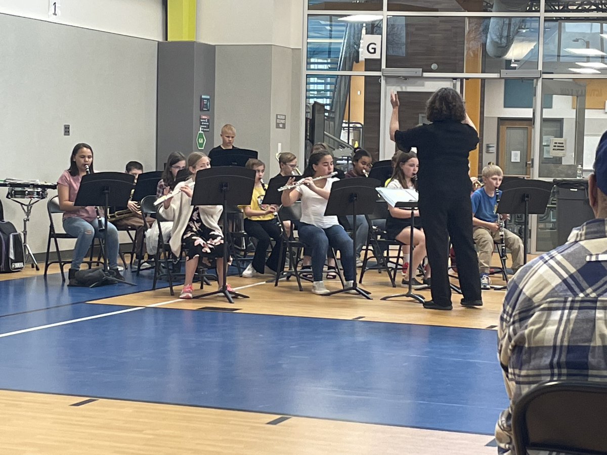 GFPSMusicandArt's tweet photo. This is a nice way to start a very busy week of Spring programs. Enjoying Giant Springs 5-6 grade concert this afternoon. Lots more to come this week! https://t.co/nWvMezfQjY